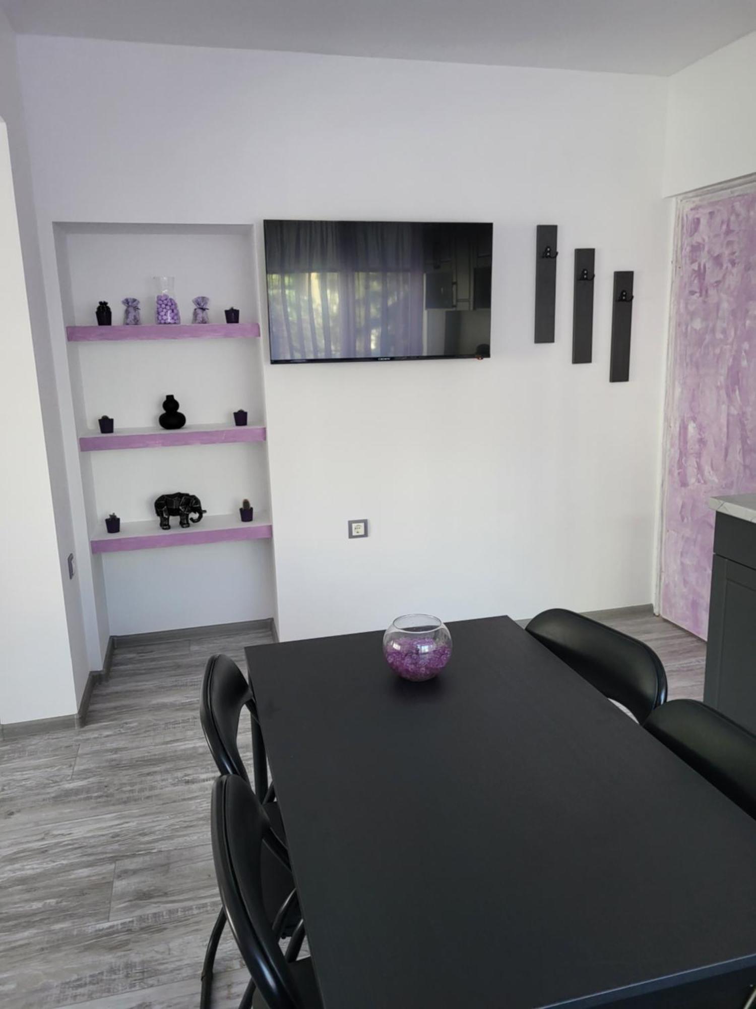 Purple Studios Veliko Tarnovo Bilik gambar