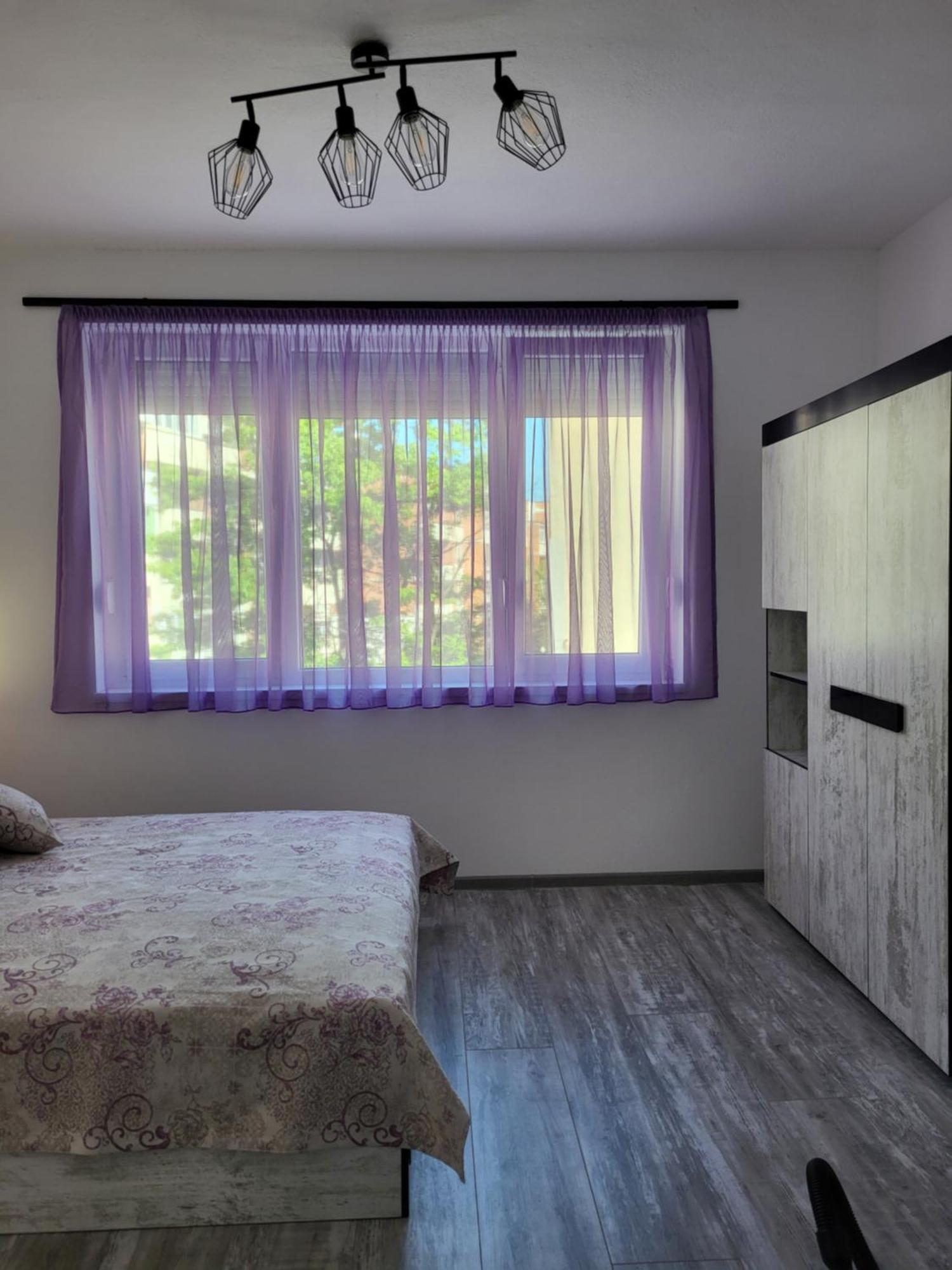 Purple Studios Veliko Tarnovo Bilik gambar