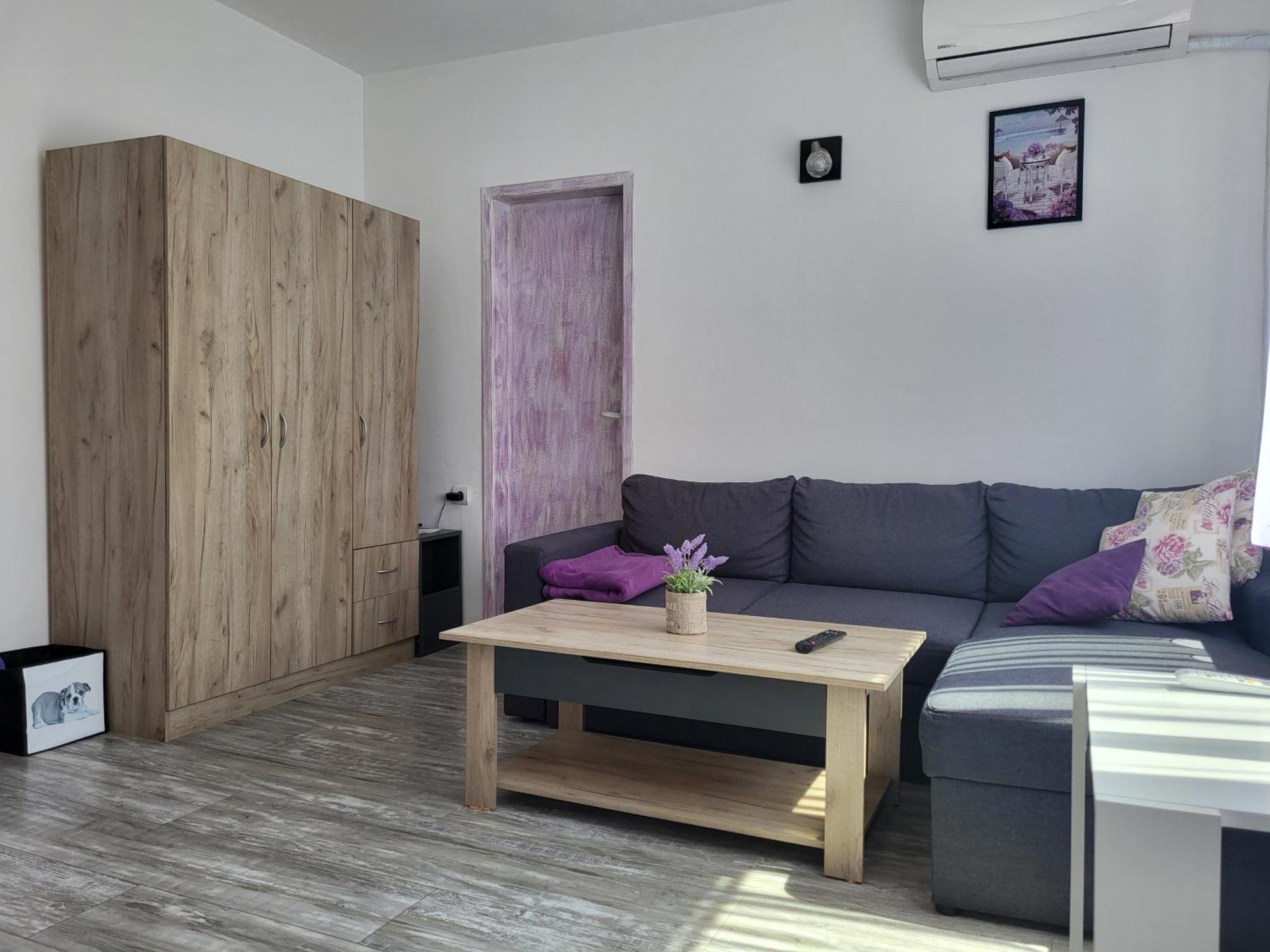 Purple Studios Veliko Tarnovo Bilik gambar