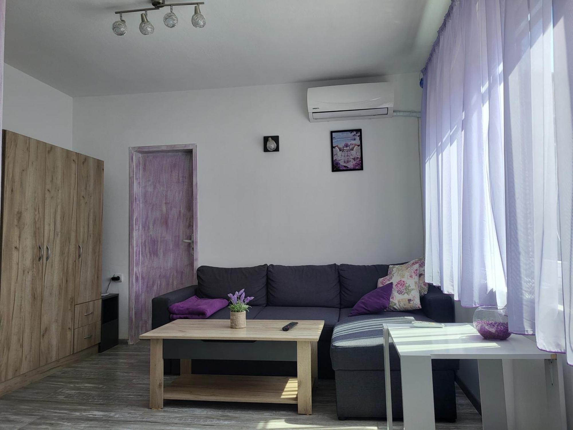 Purple Studios Veliko Tarnovo Bilik gambar