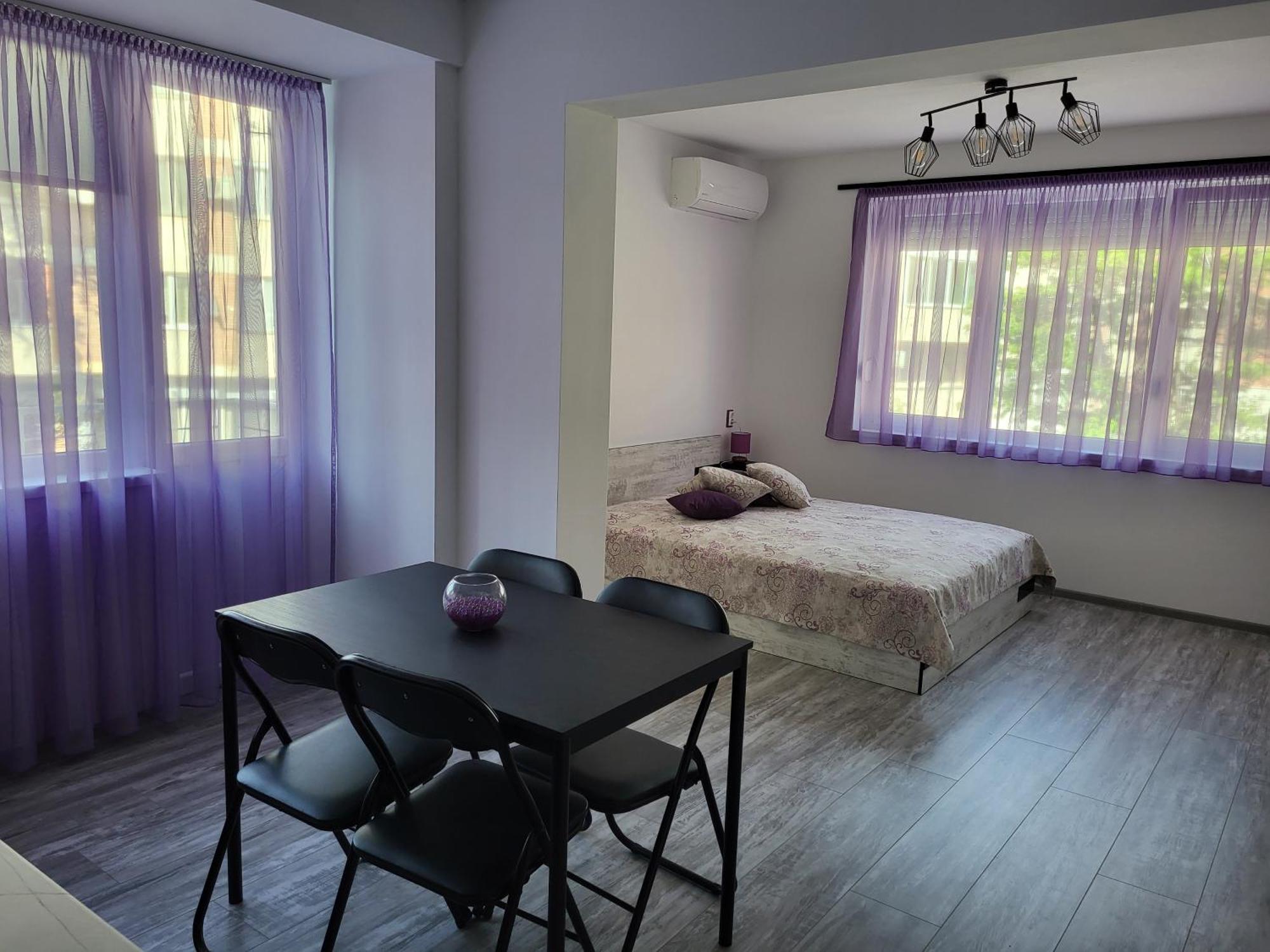 Purple Studios Veliko Tarnovo Bilik gambar