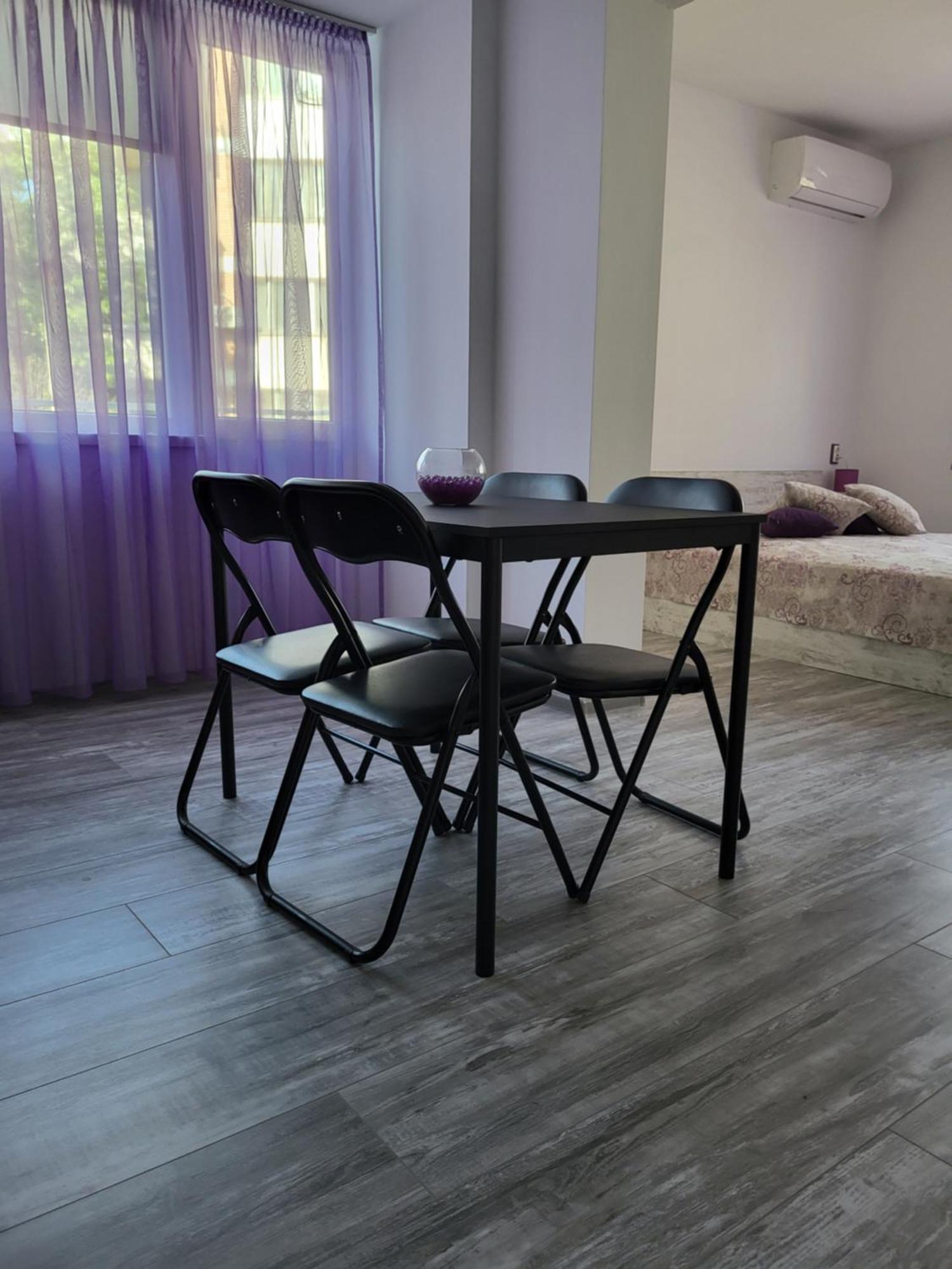Purple Studios Veliko Tarnovo Bilik gambar