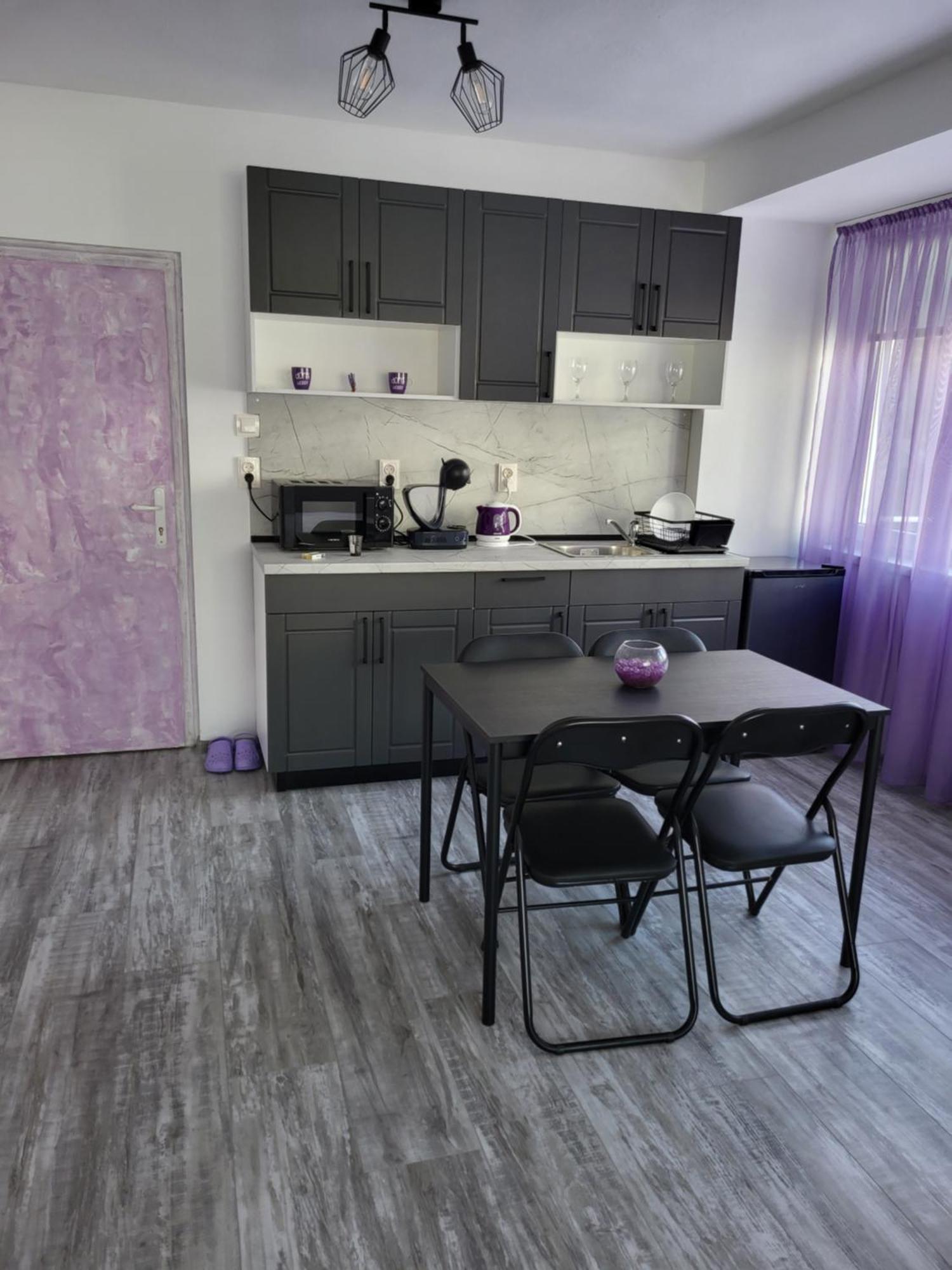 Purple Studios Veliko Tarnovo Bilik gambar