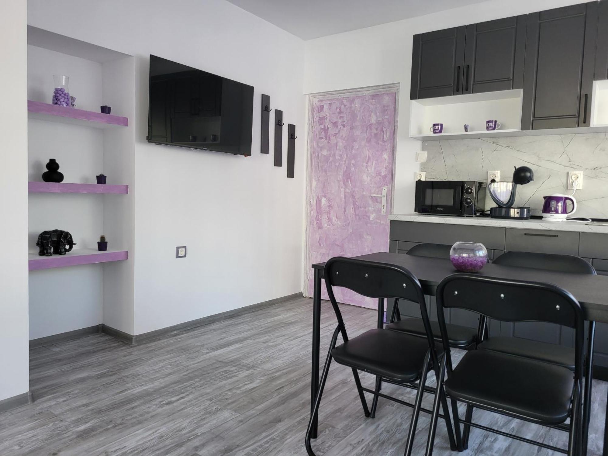 Purple Studios Veliko Tarnovo Bilik gambar