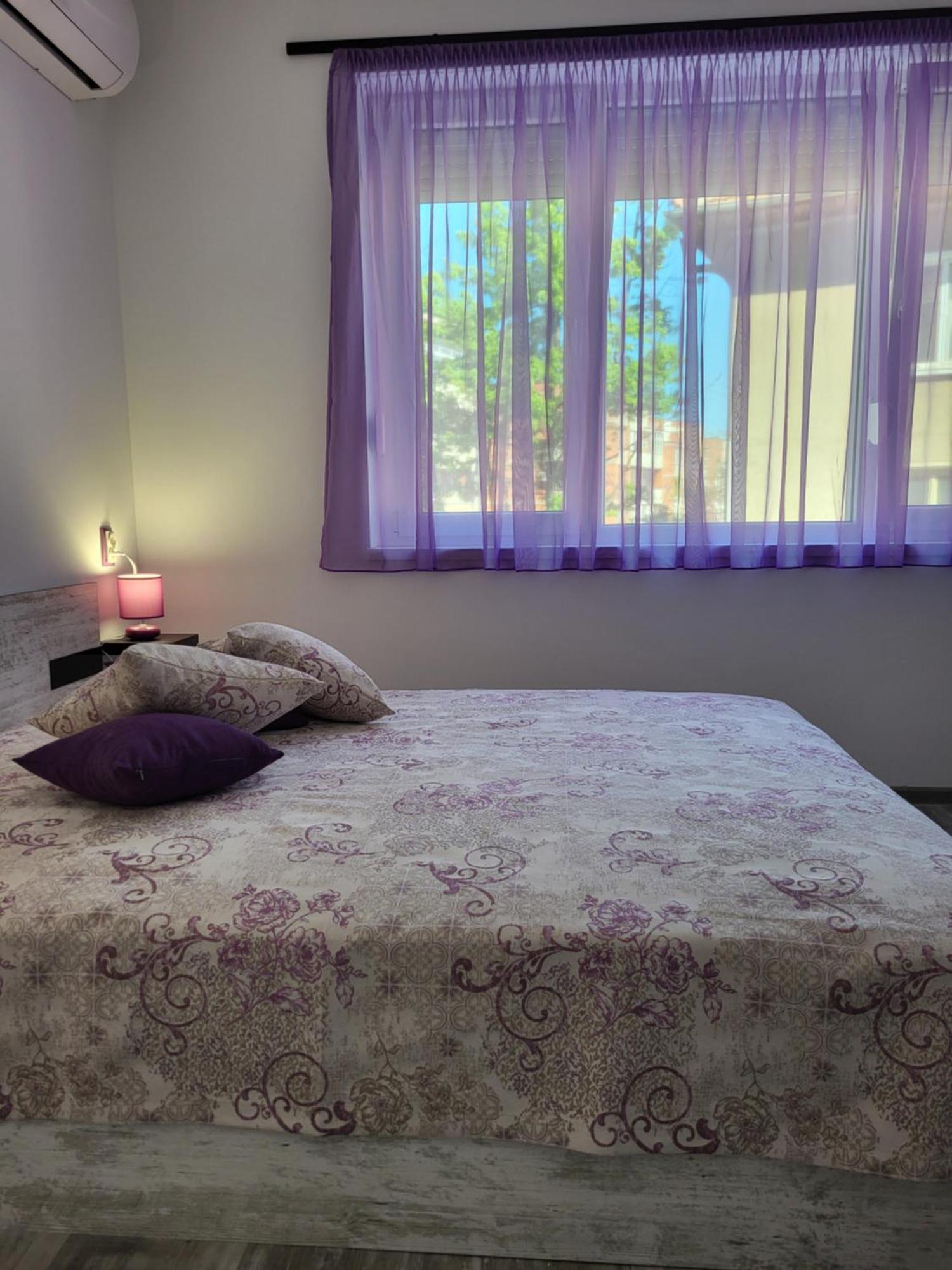 Purple Studios Veliko Tarnovo Bilik gambar