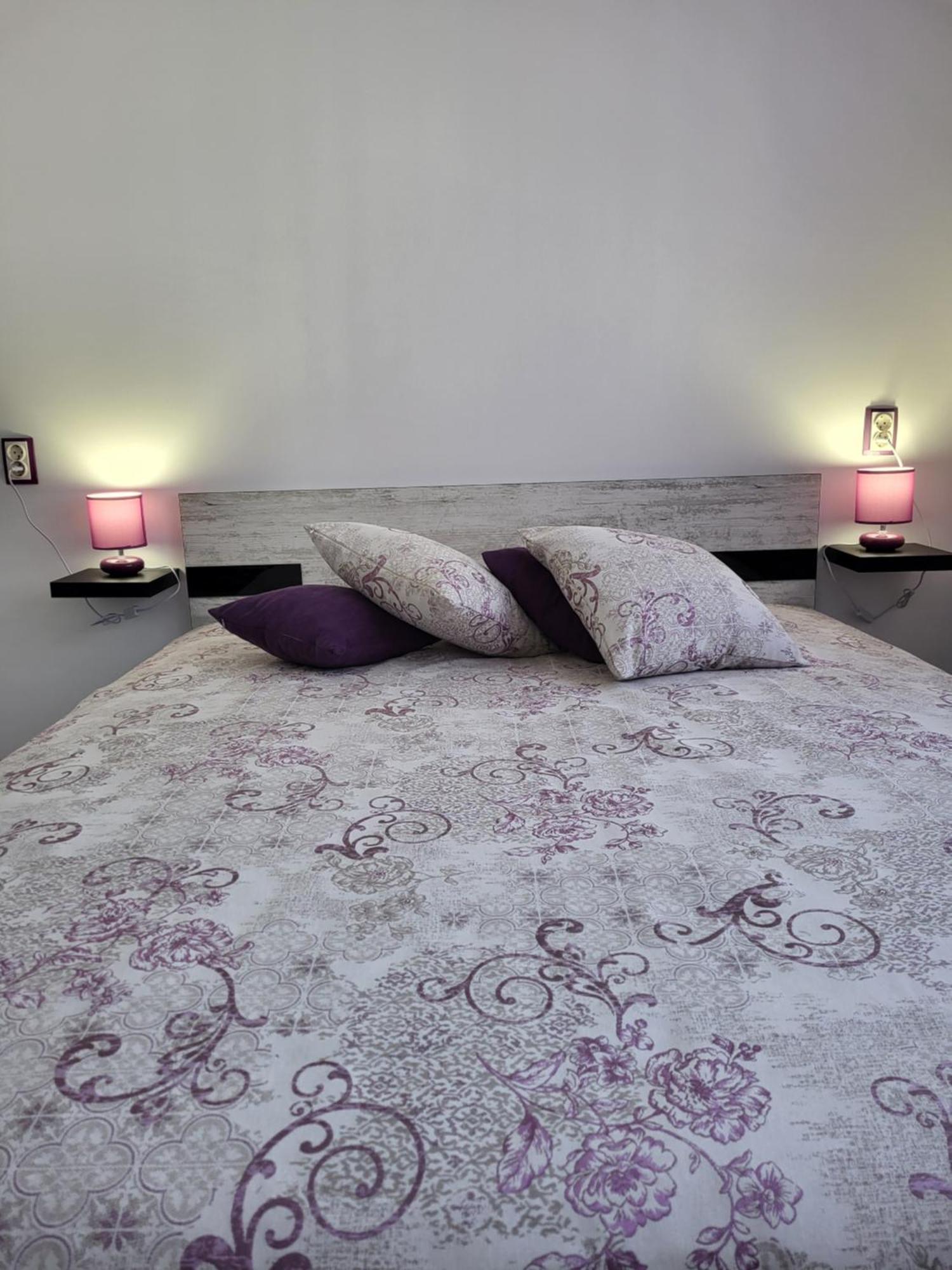 Purple Studios Veliko Tarnovo Bilik gambar