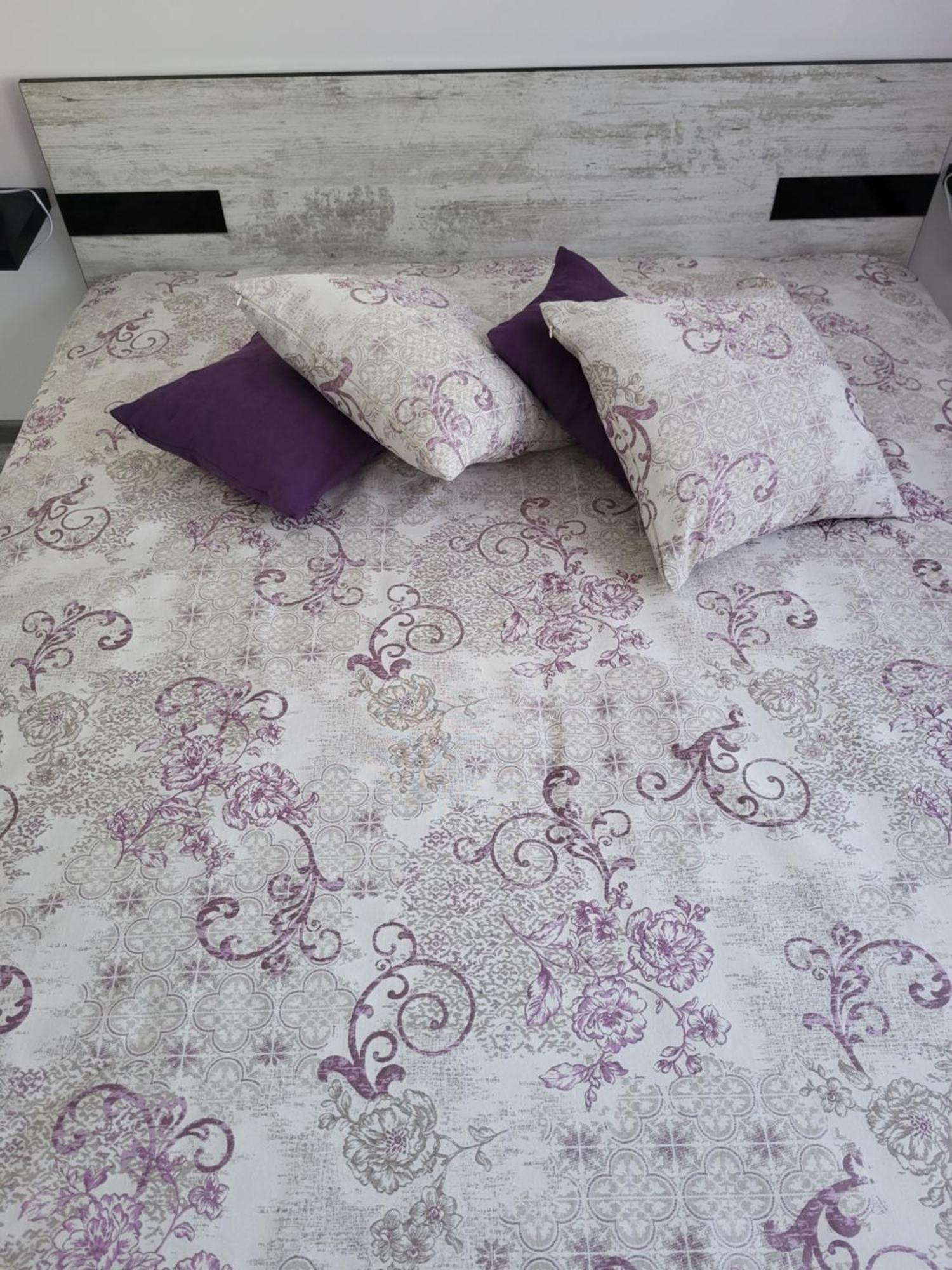 Purple Studios Veliko Tarnovo Bilik gambar